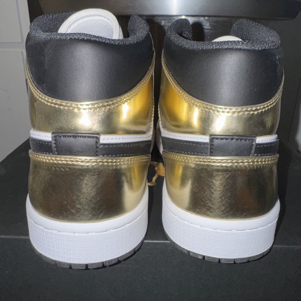 Nike Air Jordan 1 Mid SE White Metallic Gold Sz 12 DC1419 700 100% AUTHENTIC NIB - Picture 4 of 7